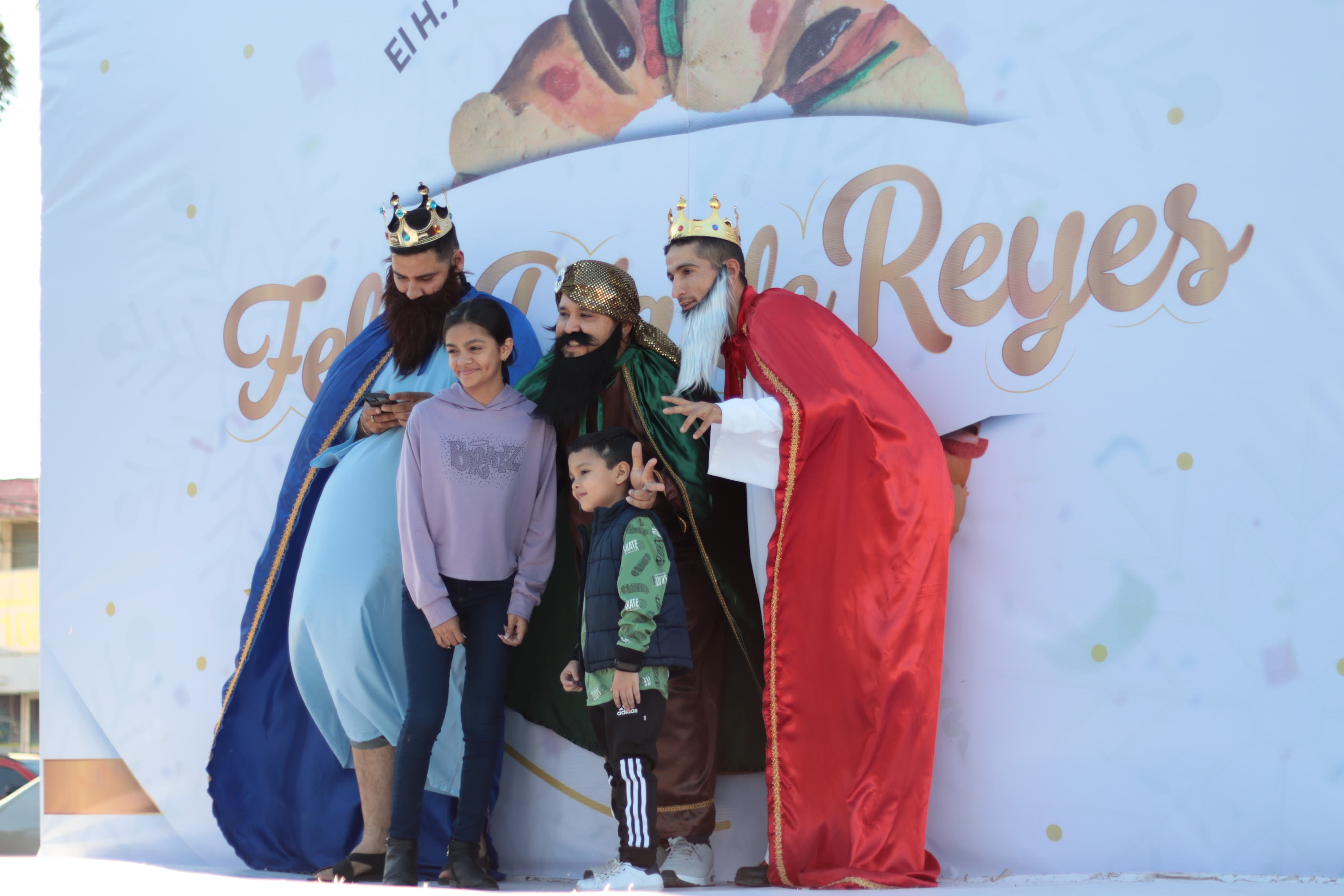 Los reyes magos Melchor, Gaspar y Baltazar encabezaron los festejos.