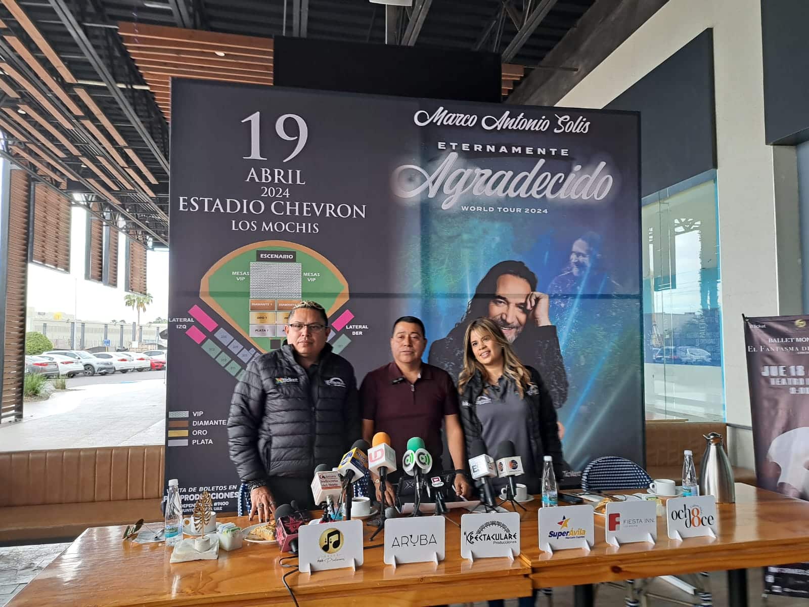 representantes de PAR Producciones, Espectaculares Producciones y Xticket.mx Raúl Zúñiga, Yerania Araiza y Francisco Villa