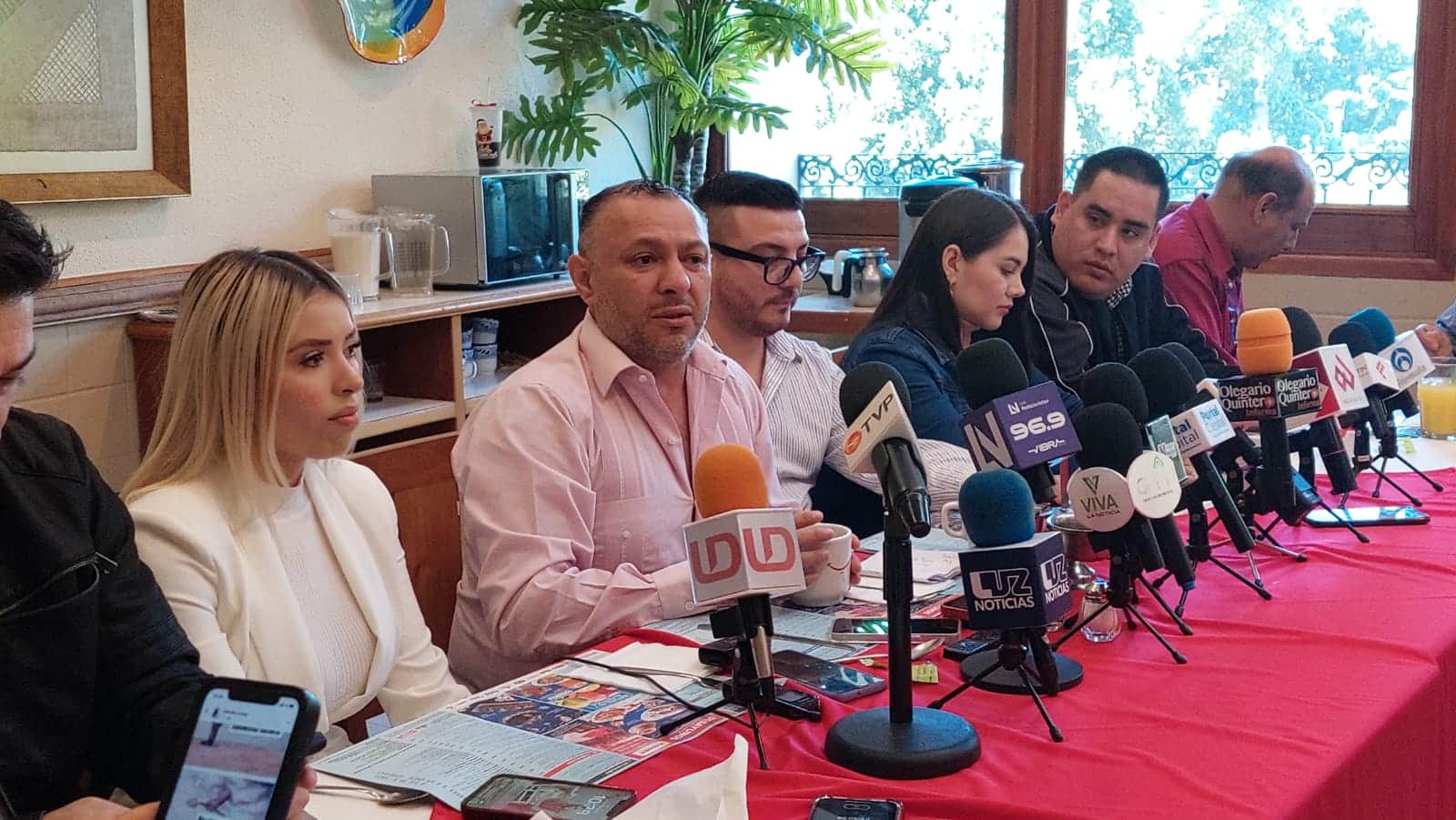 Leobardo Alcántara en conferencia de prensa.