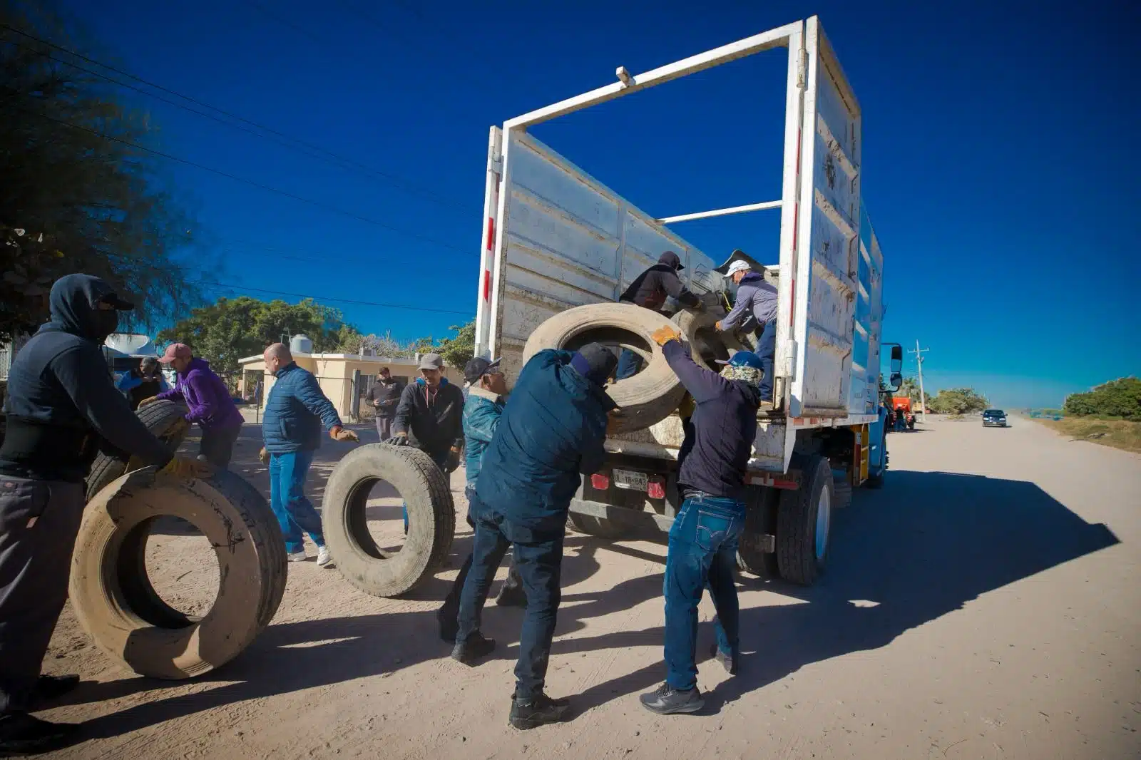 Sector Salud inició con la descacharrización en la zona de Valle Campestre.