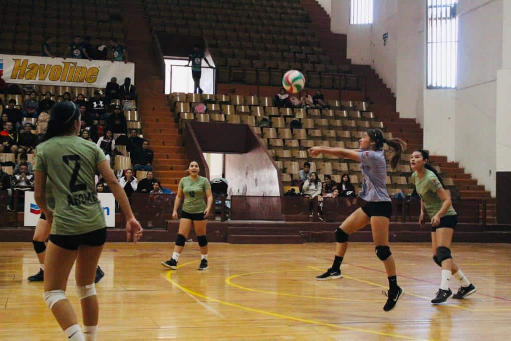 Selectivo femenil ahomense en acción en el auditorio Benito Juárez de Los Mochis