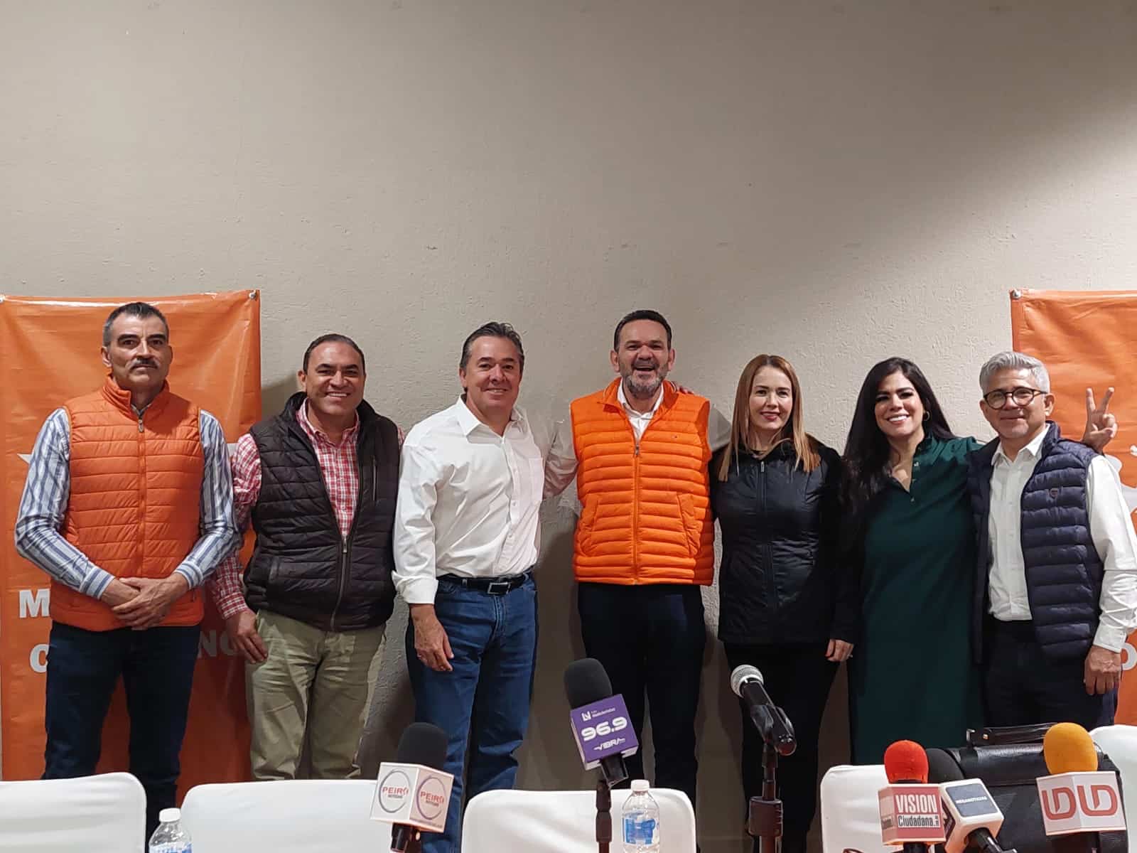 Sergio Torres Félix en conferencia de prensa junto a más militantes del partido Movimiento Ciudadano en Culiacán