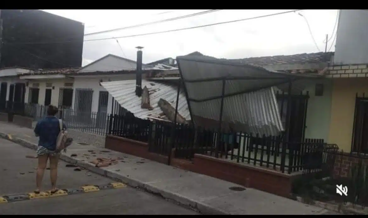 Sismo de magnitud 5.6 en Colombia deja grietas y caída de fachadas