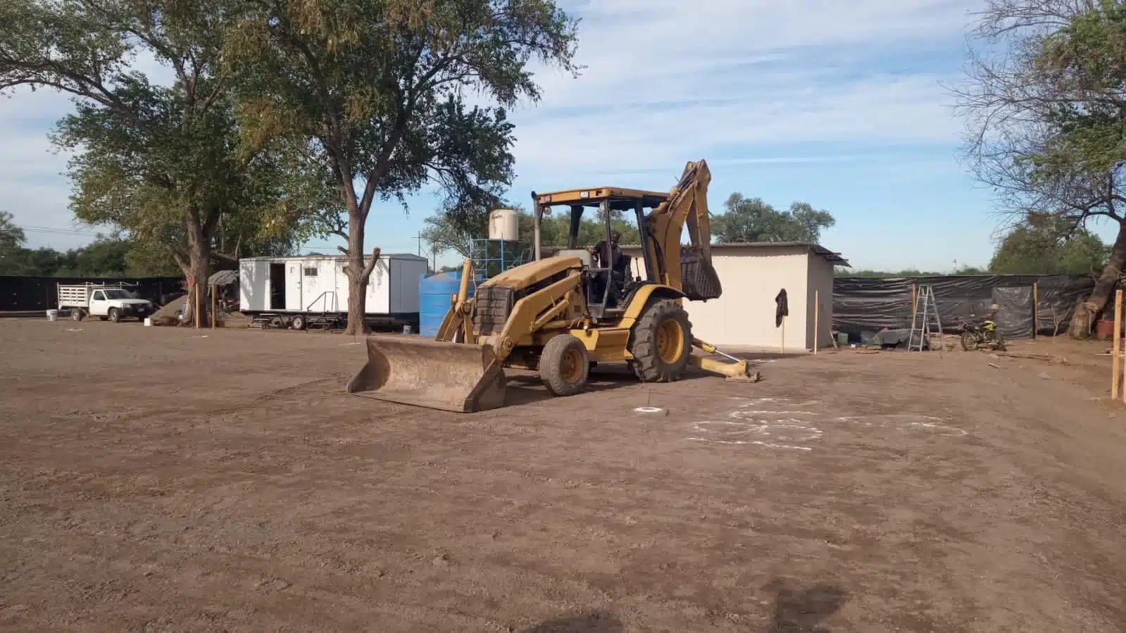 Terreno en el que están haciendo trazos de cimentación en Guasave