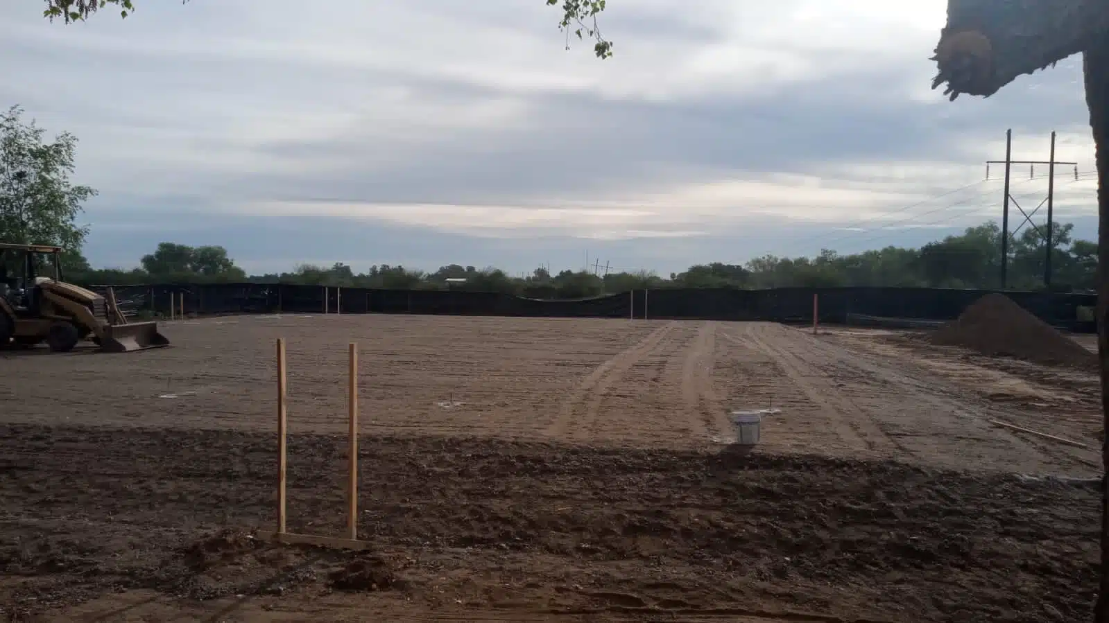 Terreno en el que están haciendo trazos de cimentación en Guasave