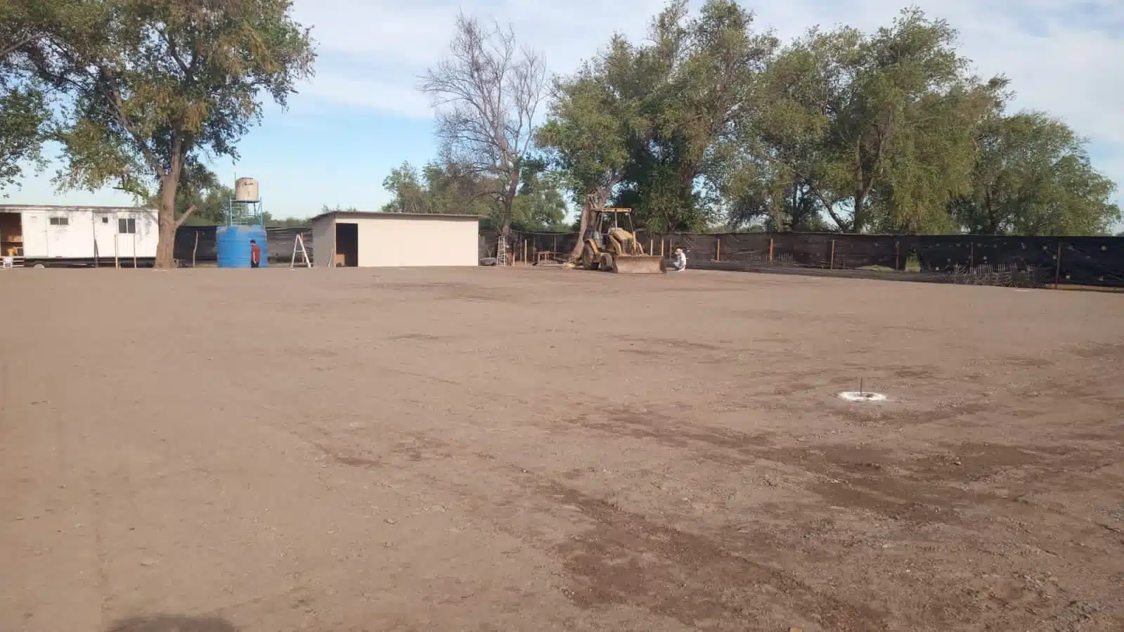 Terreno en el que están haciendo trazos de cimentación en Guasave