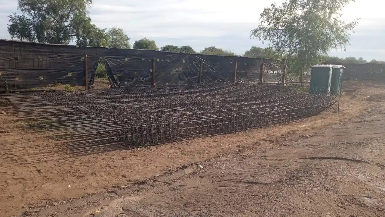 Terreno en el que están haciendo trazos de cimentación en Guasave