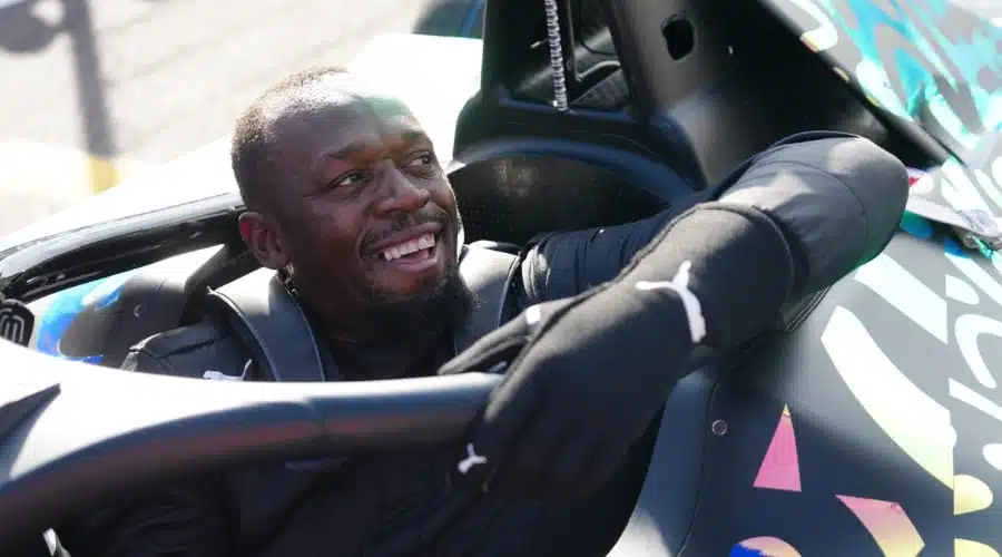 Usain Bolt en una monolaza en el Autódromo Hermanos Rodríguez