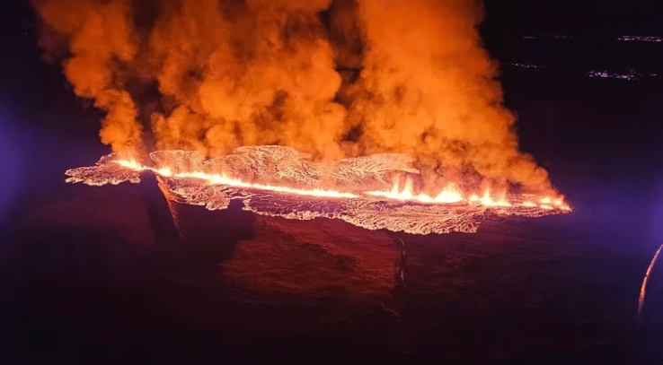 Volcán en Islandia entra en erupción