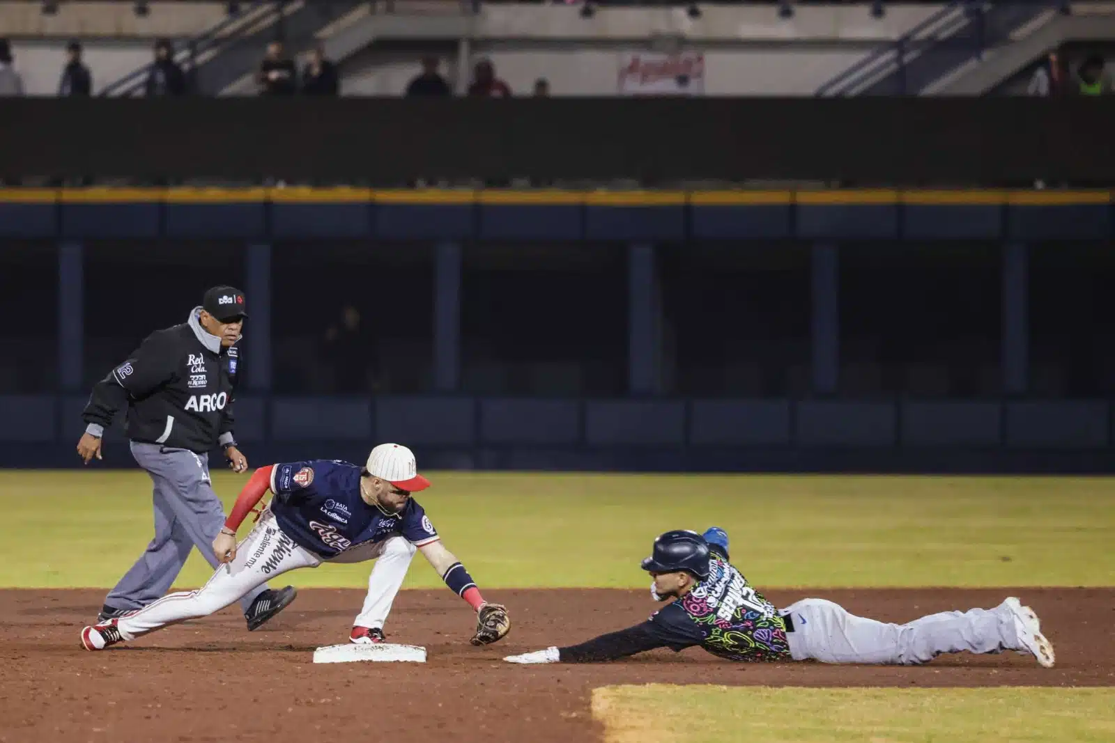 Algodoneros vs Águilas de Mexicali