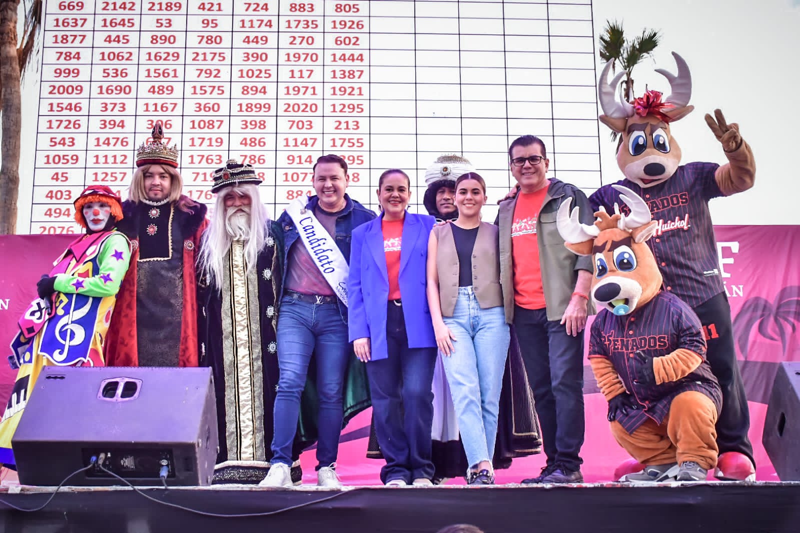 PErsonas sonriendo con los Reyes