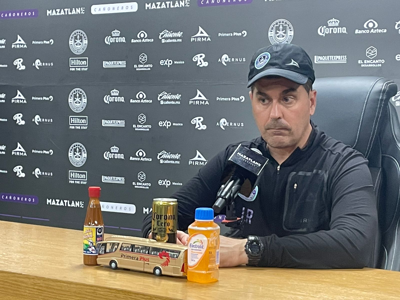 Deportista de Mazatlán FC en conferencia