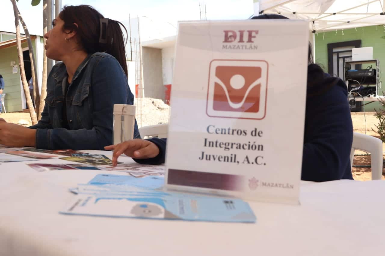 Personas brindando apoyos