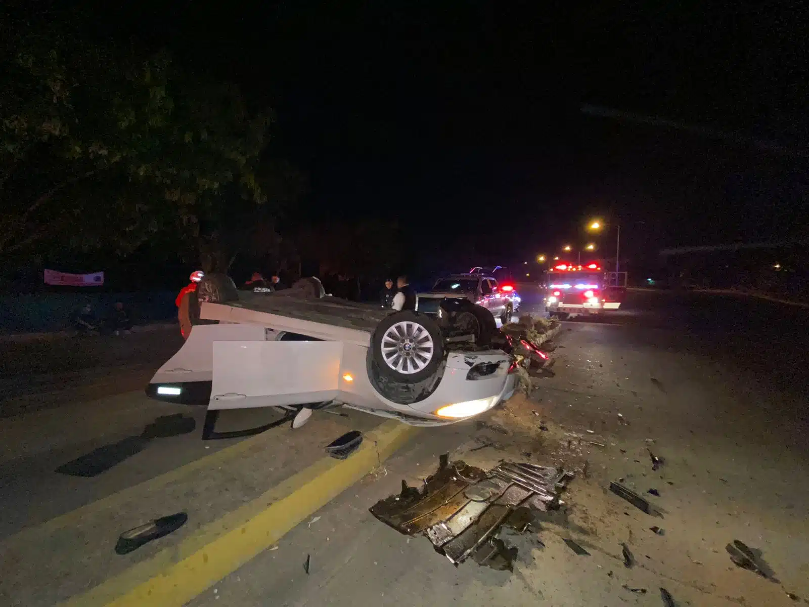 Automóvil recién volcado en Mazatlán