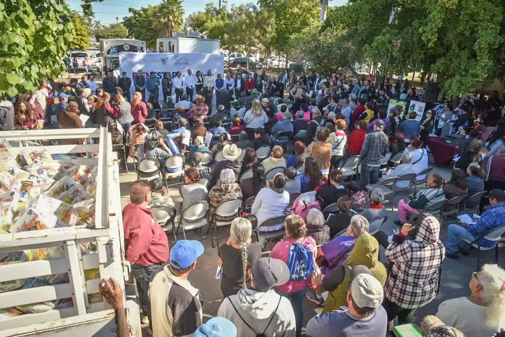 Personas reunidas en evento de apoyo