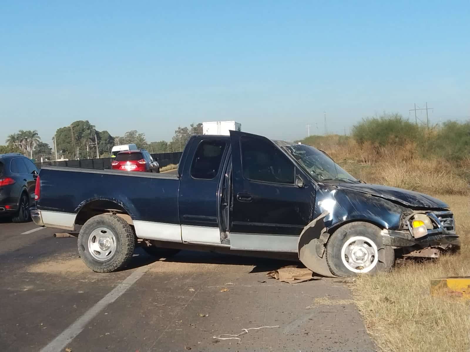 Camioneta chocada tras accidente