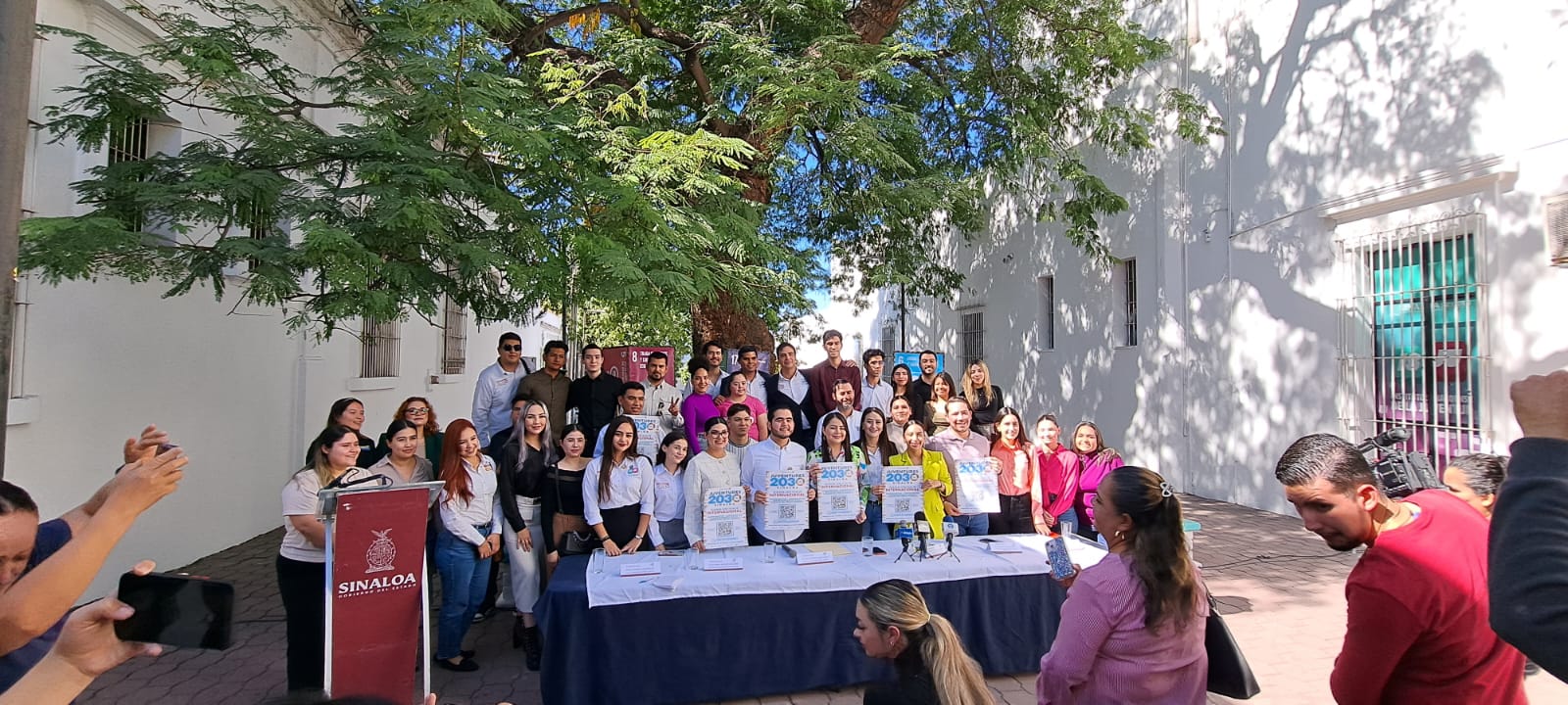 Jóvenes posando para la foto