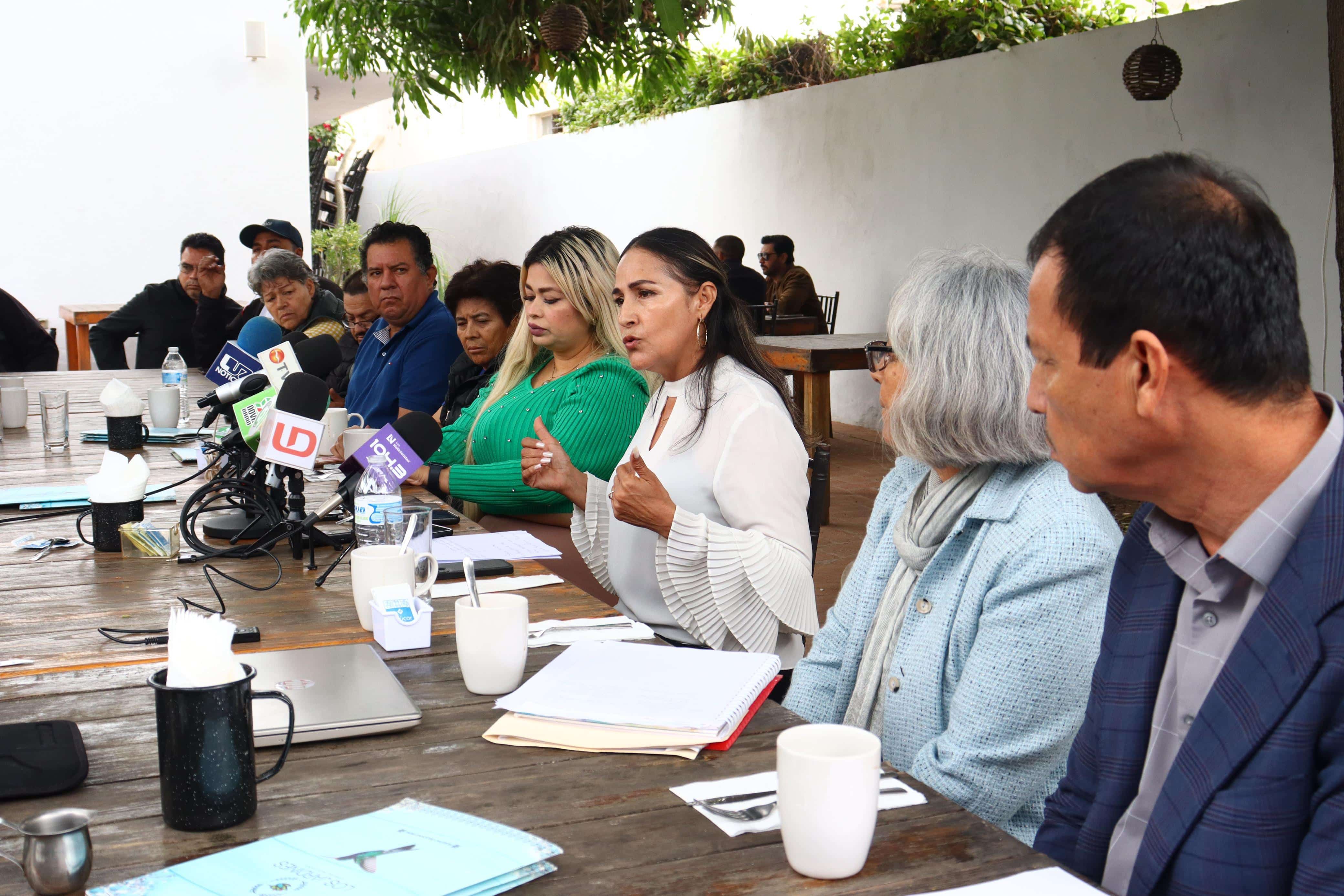 Personas de El Maviri en entrevista