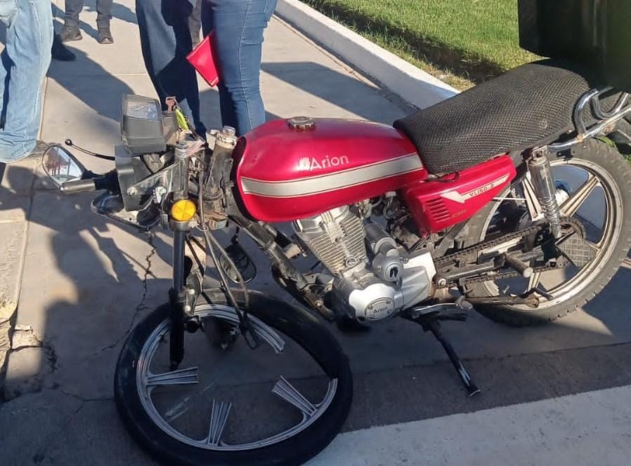 Motocicleta chocada 