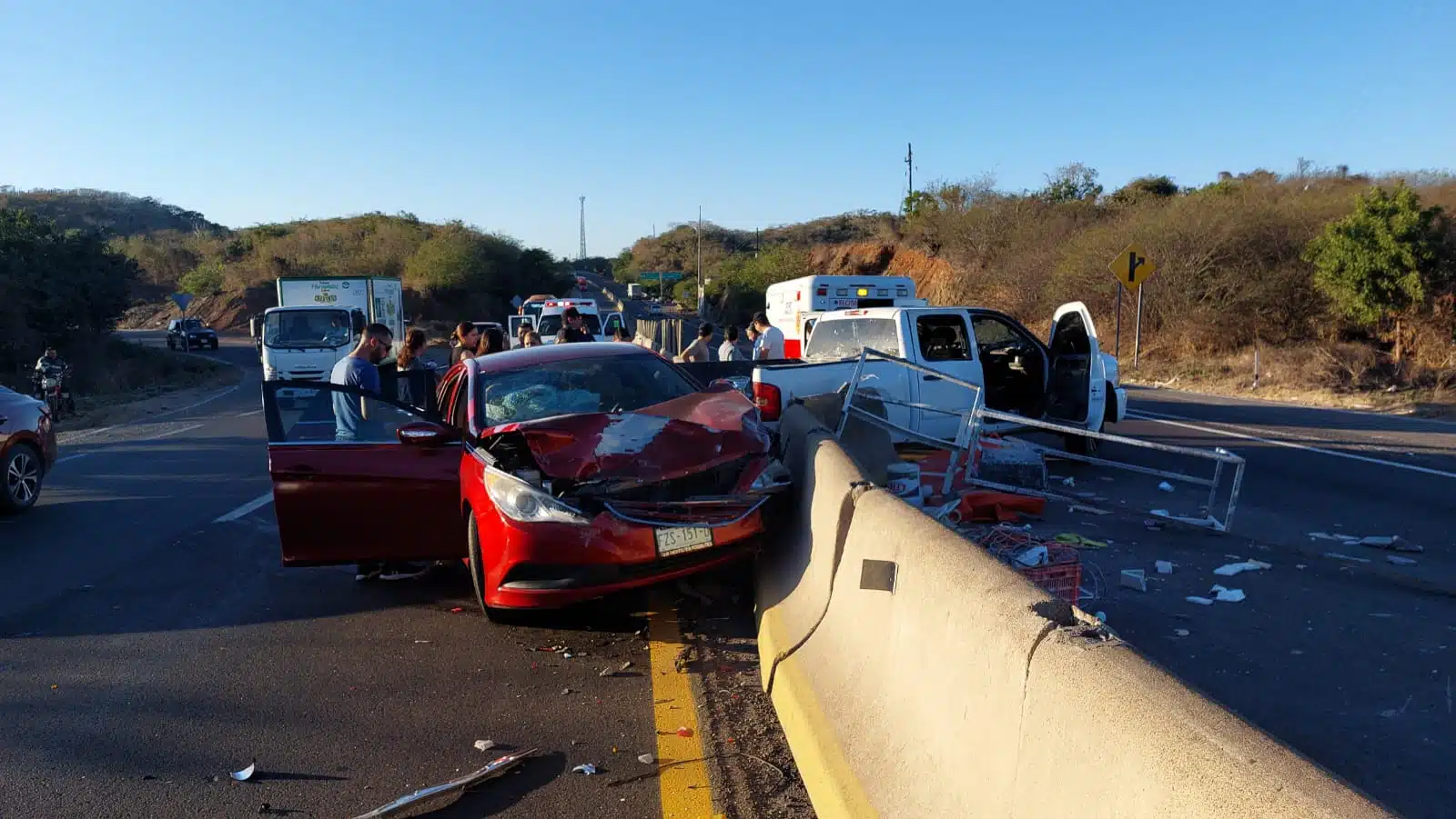 Choque entre carro y camioneta