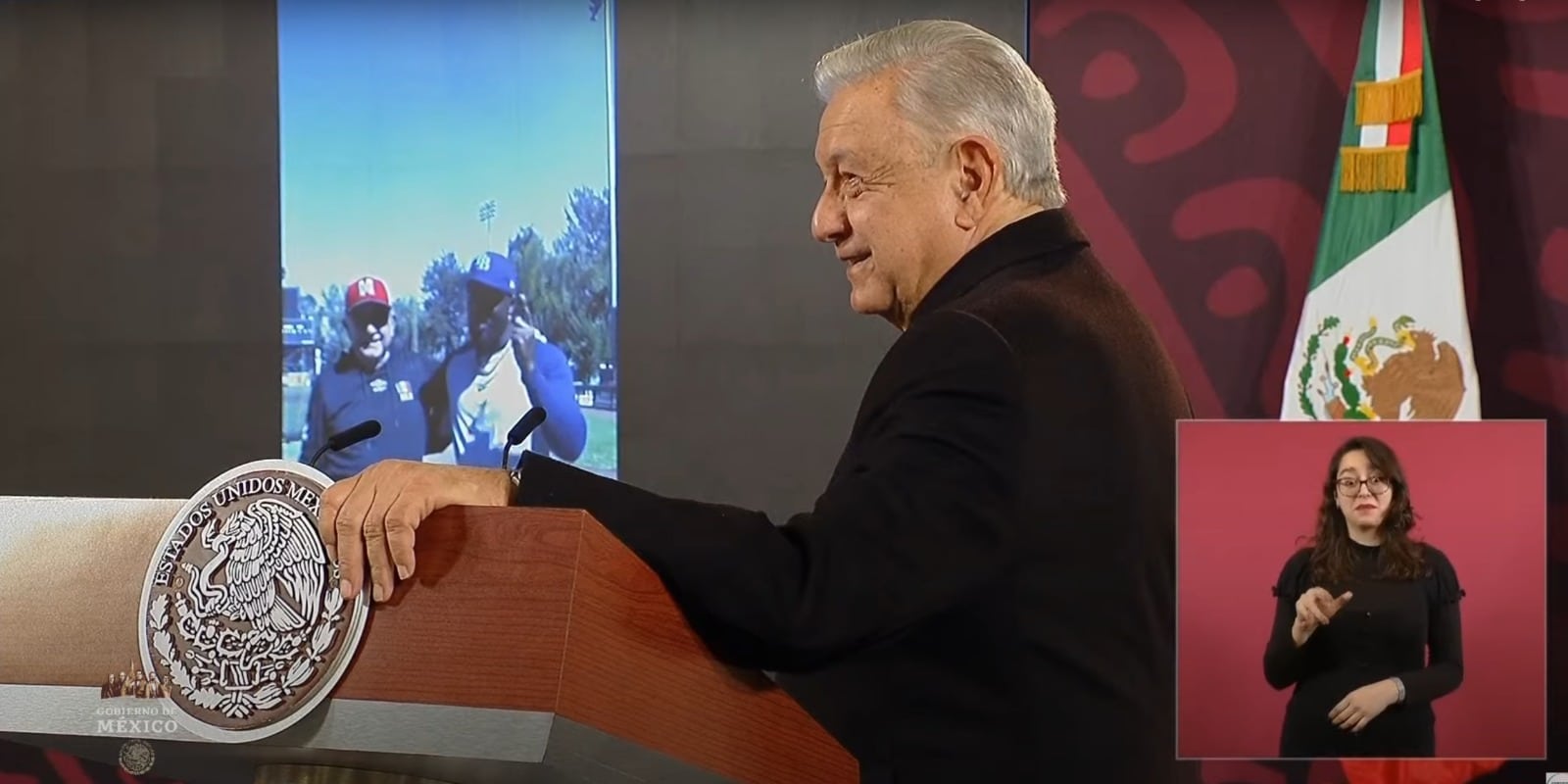 AMLO con Randy Arozarena mañanera