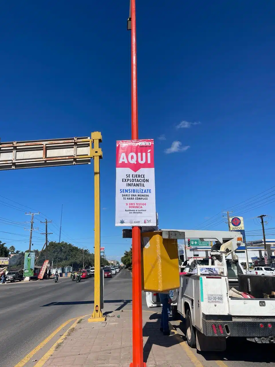 Carteles sobre explotación infantil en Guamúchil