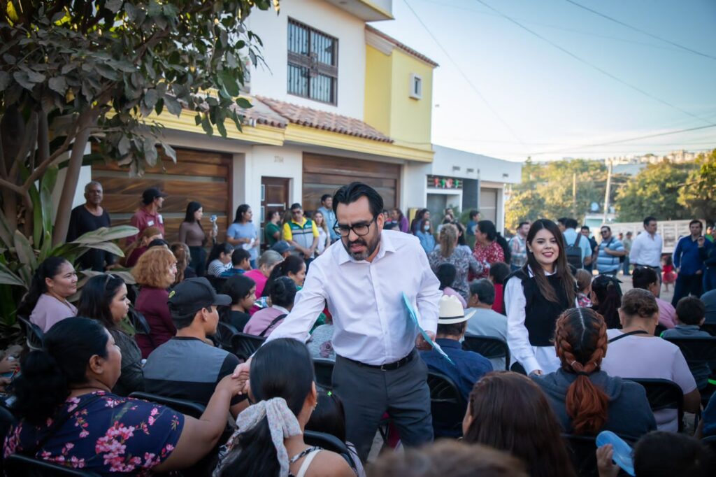 Alcalde y ciudadana de Culiacán