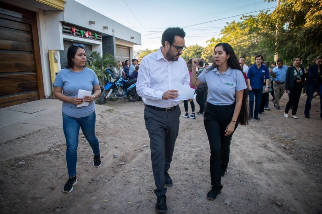 Alcalde y ciudadana de Culiacán