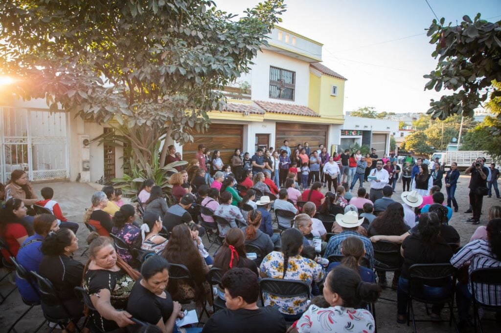 Alcalde y ciudadana de Culiacán