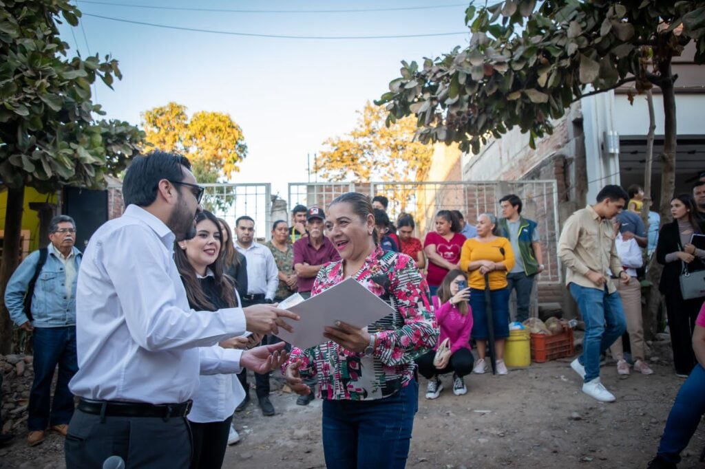 Alcalde y ciudadana de Culiacán