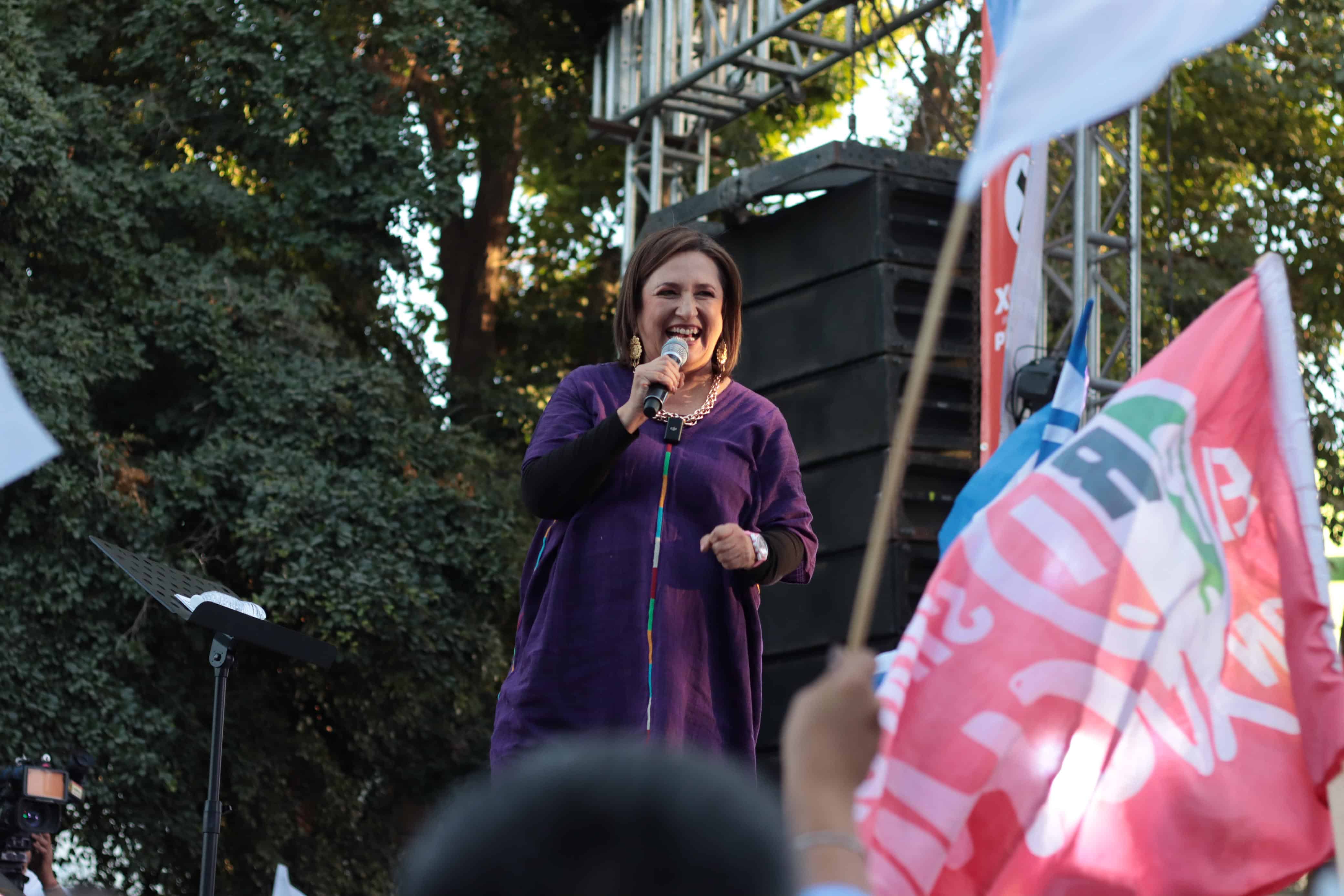 Xóchitl Gálvez durante su gira en Los Mochis.