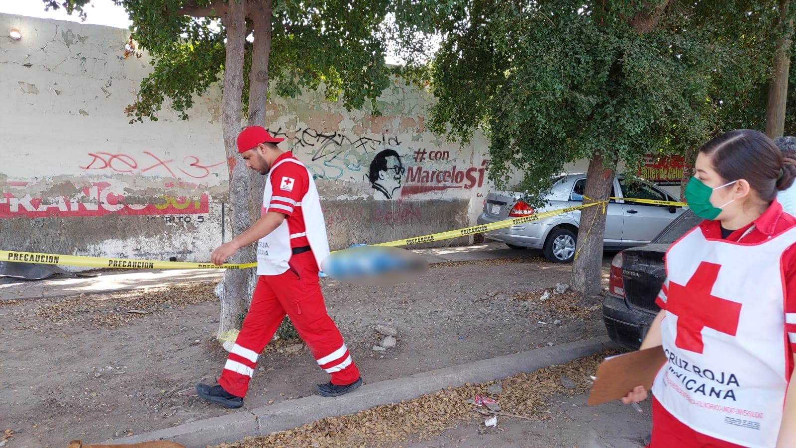 Paramédicos de la Cruz Roja en zona delimitada