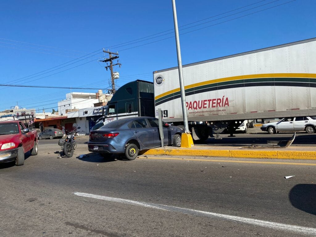 Choque entre dos vehículos en Villa Unión