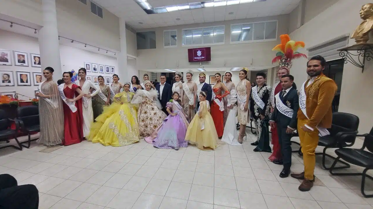 Los y las candidatas a las coronas fueron recibidos por el alcalde Édgar González Zataráin.