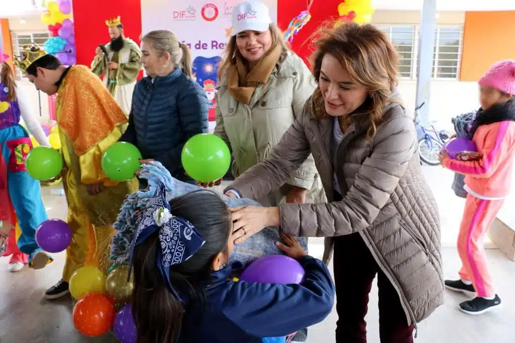 Celebración del Día de Reyes en la escuela primaria Jaime Nunó del ejido Rosendo G. Castro