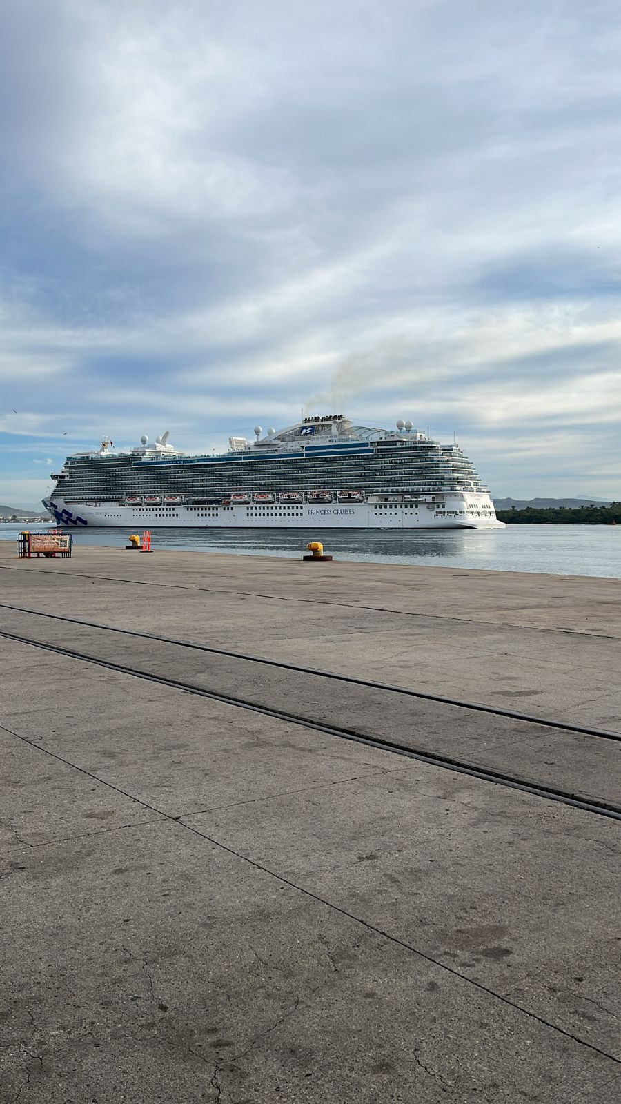 Crucero “Princess Cruises”turístico “Navigator of the Seas”