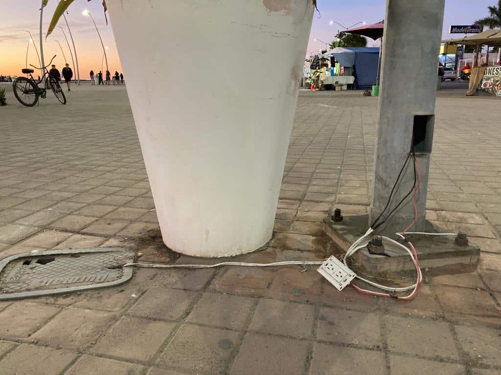 Algunas de las reparaciones que necesitan ser rehabilitadas en el malecón de Altata