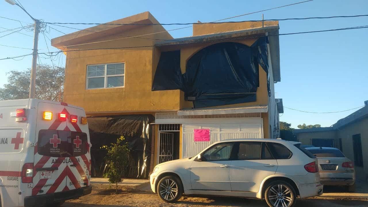 Cruz Roja afuera de un domicilio