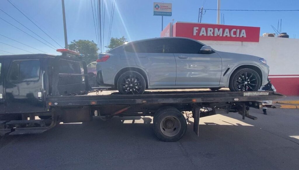 Aseguran camioneta de lujo en Culiacán.