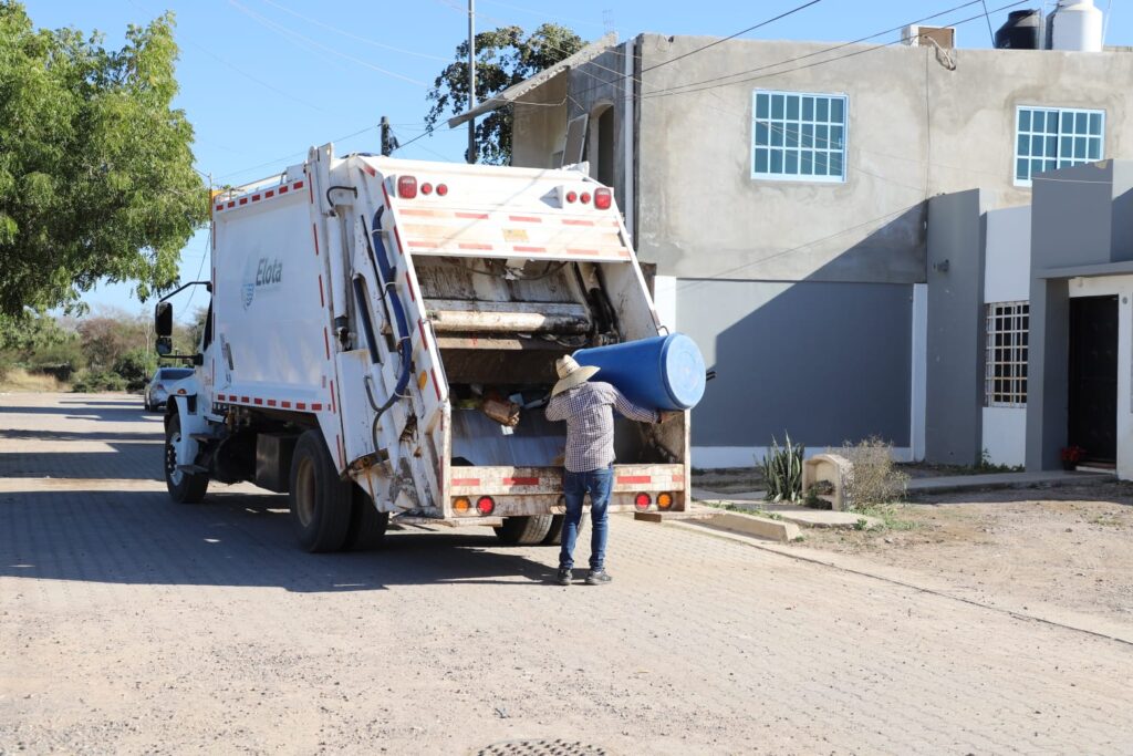 Nuevos camiones recolectores de basura en Elota.