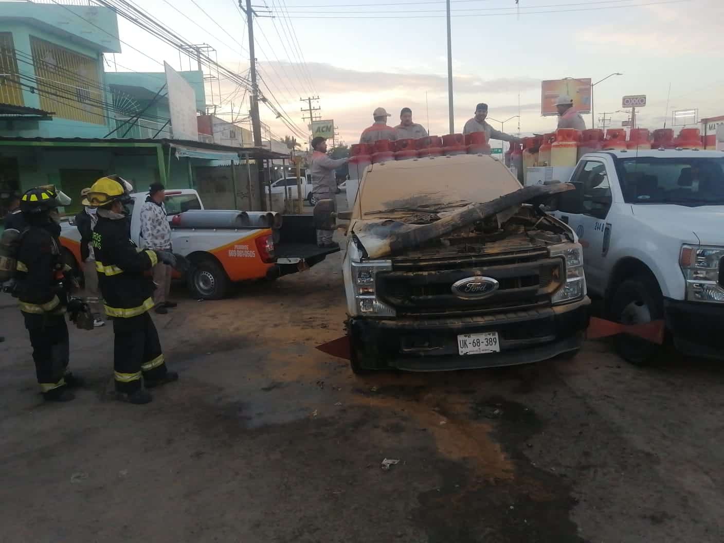 Camión Repartidor De Gas Se Incendia Por La Internacional A La Altura De La Colonia Zapata En 