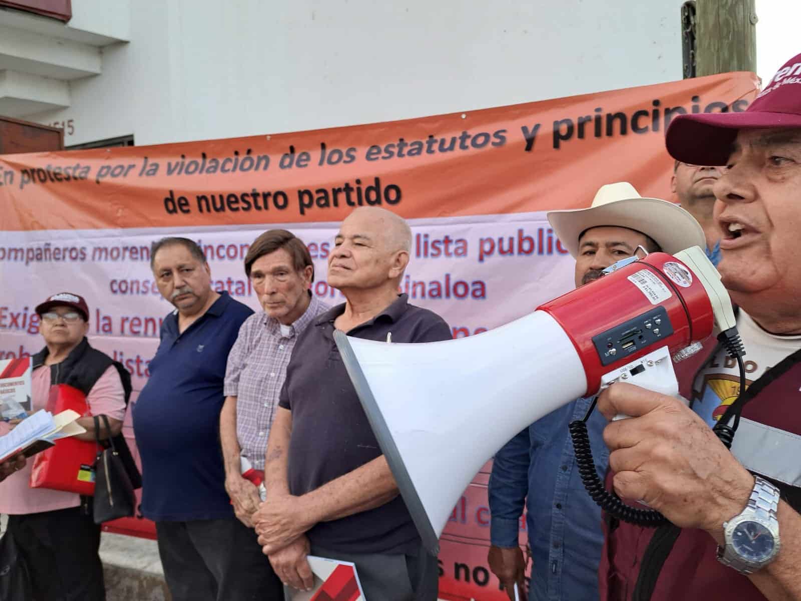 Grupo De Inconformes Con Lista De Precandidaturas Protesta En La Sede ...