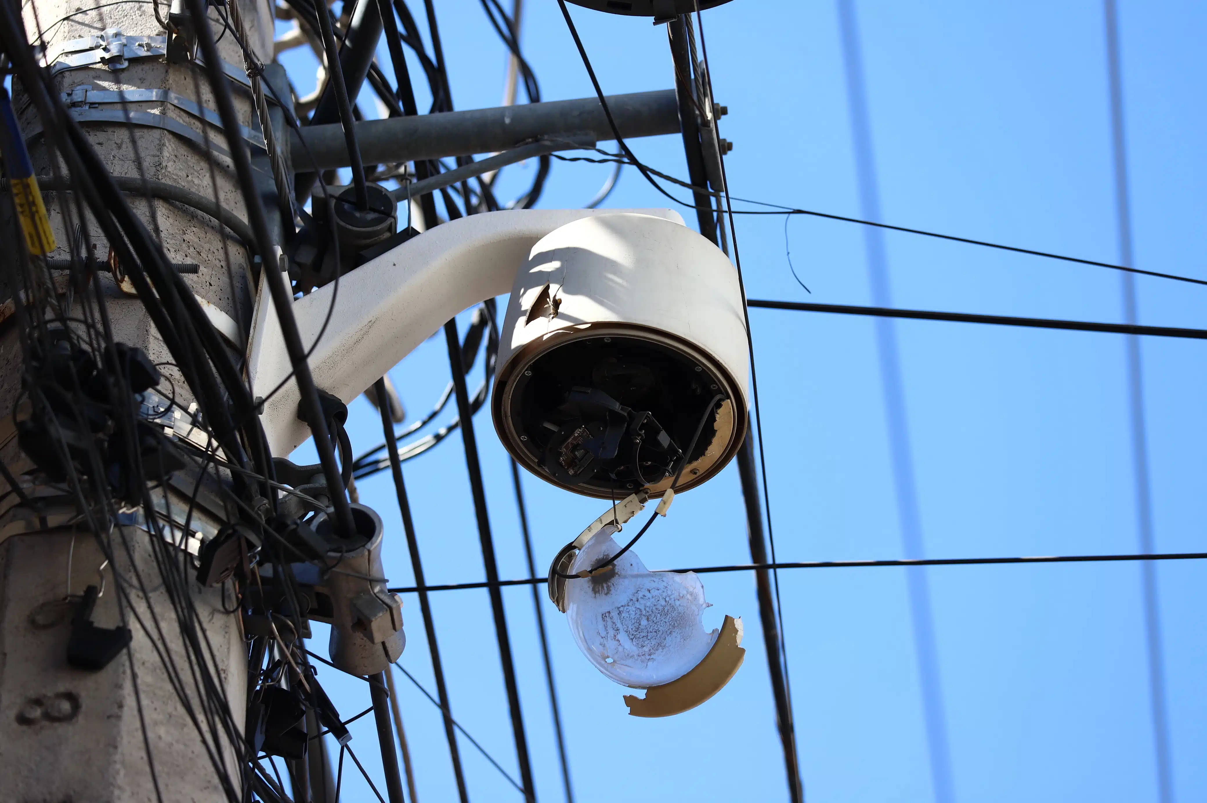 Cámara de seguridad del Gobierno del Estado baleada en Culiacán