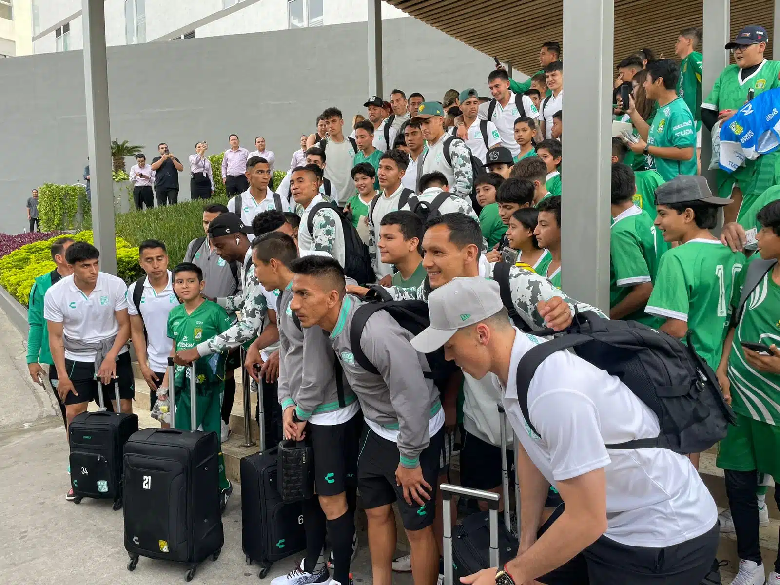 Academia León Filial Mazatlán recibe a club León, a su llegada a la Perla del Pacífico.