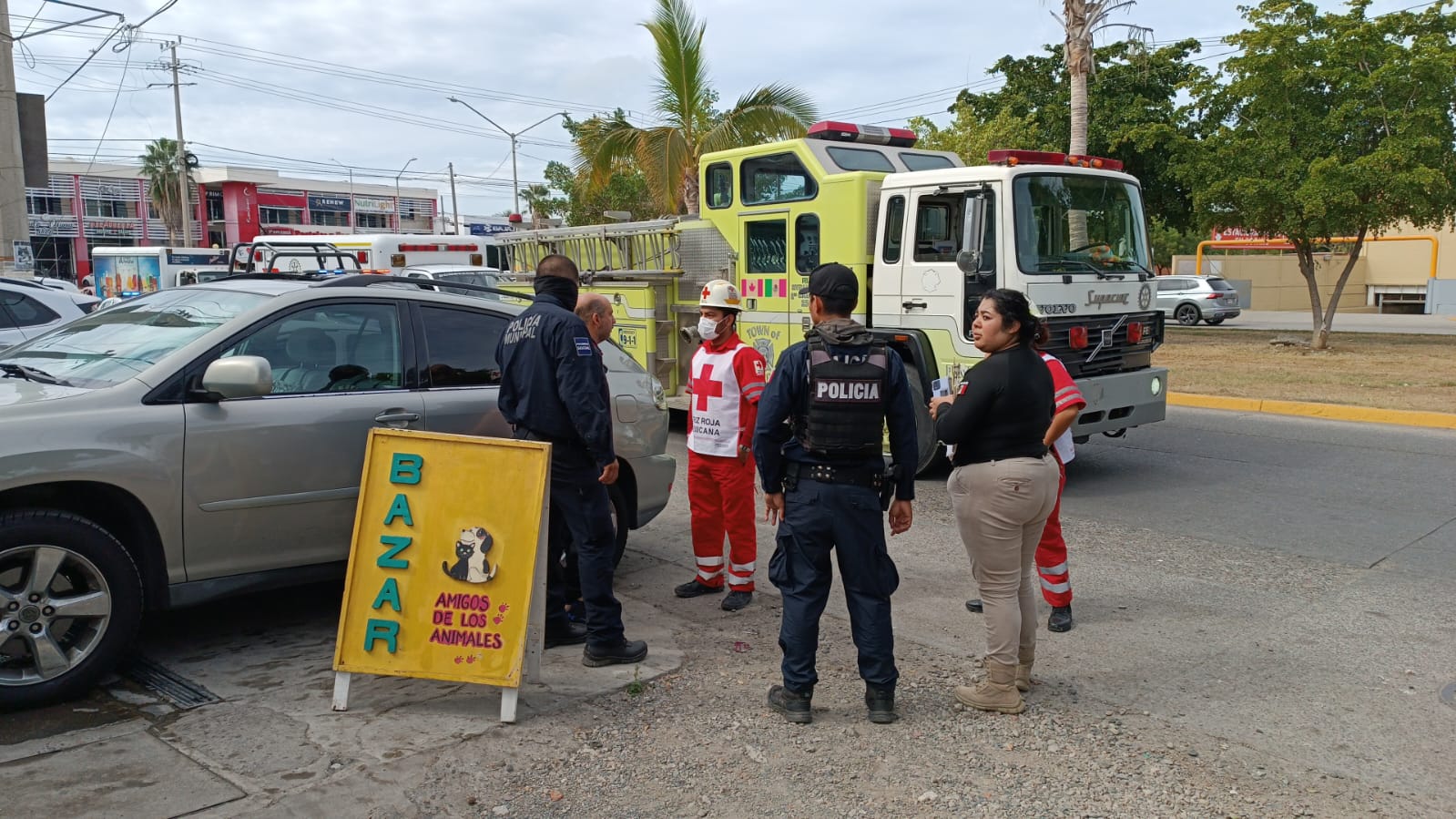 Autoridades de seguridad y rescate en el lugar de los hechos