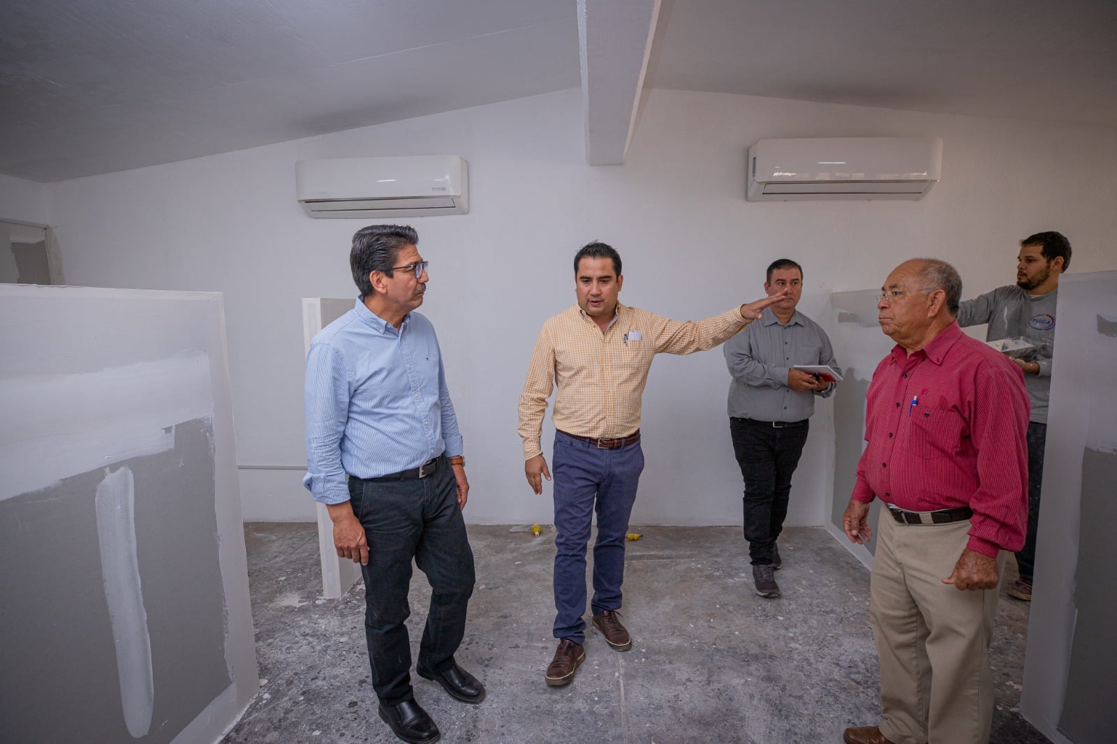 Recorrido por las instalaciones que están siendo rehabilitadas en el expenal de Ocoro