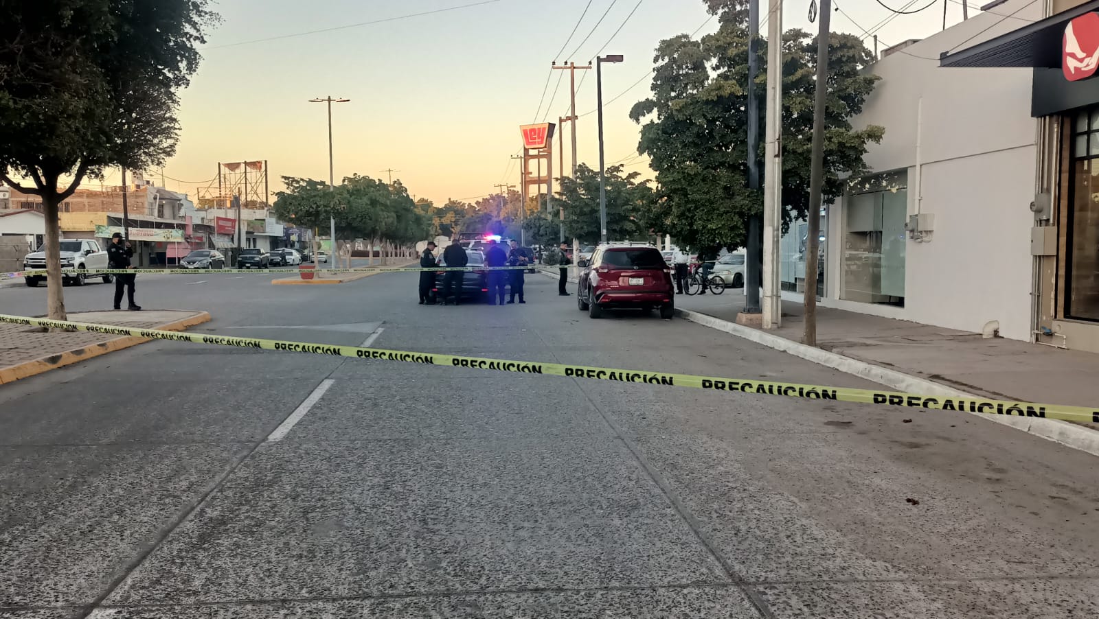 La unidad fue localizada estacionada frente a conocida plaza comercial,