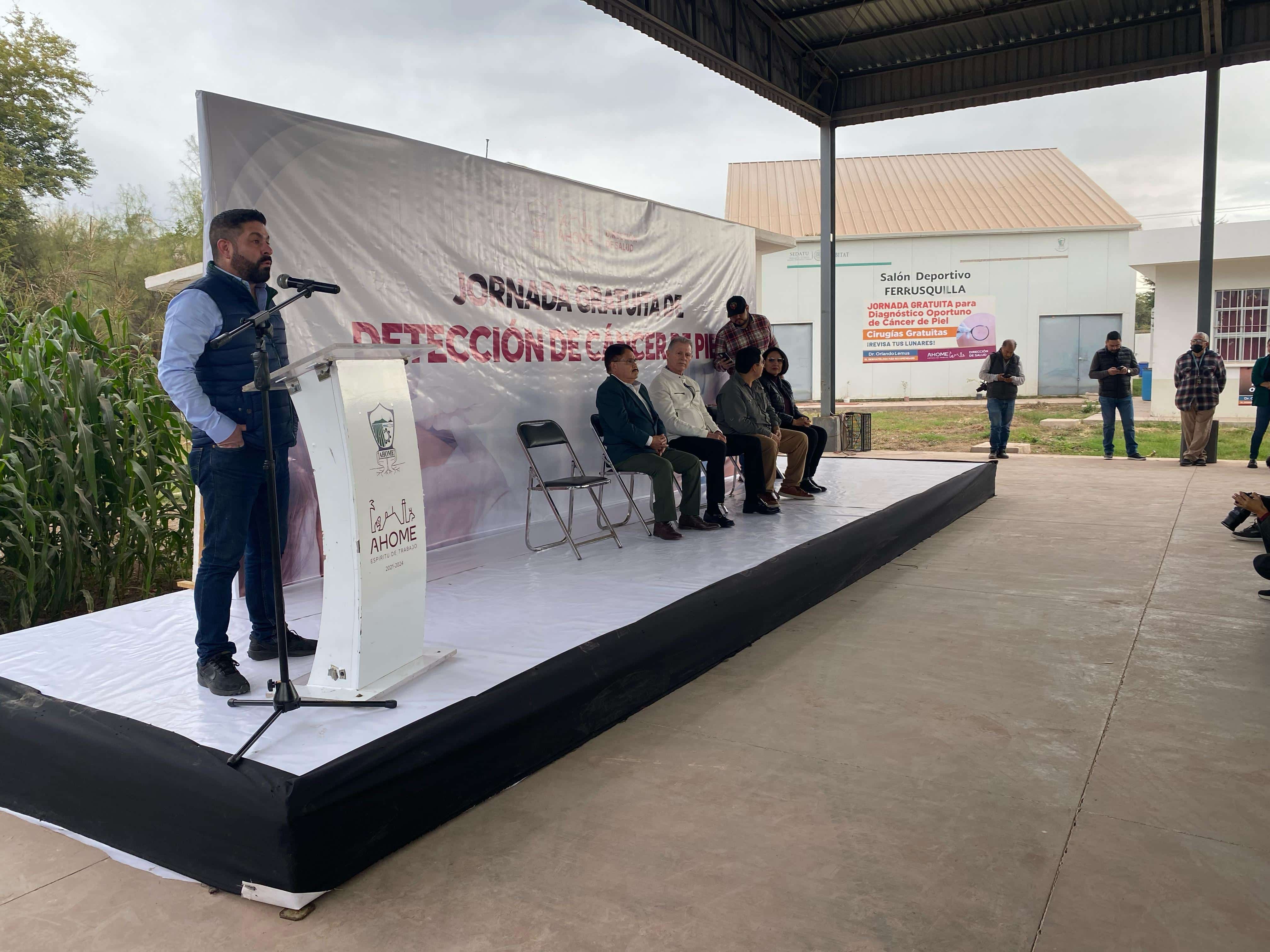 El dermatólogo Orlando Lemus encabeza la jornada médica en Ahome