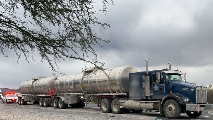 Tractocamión con combustible