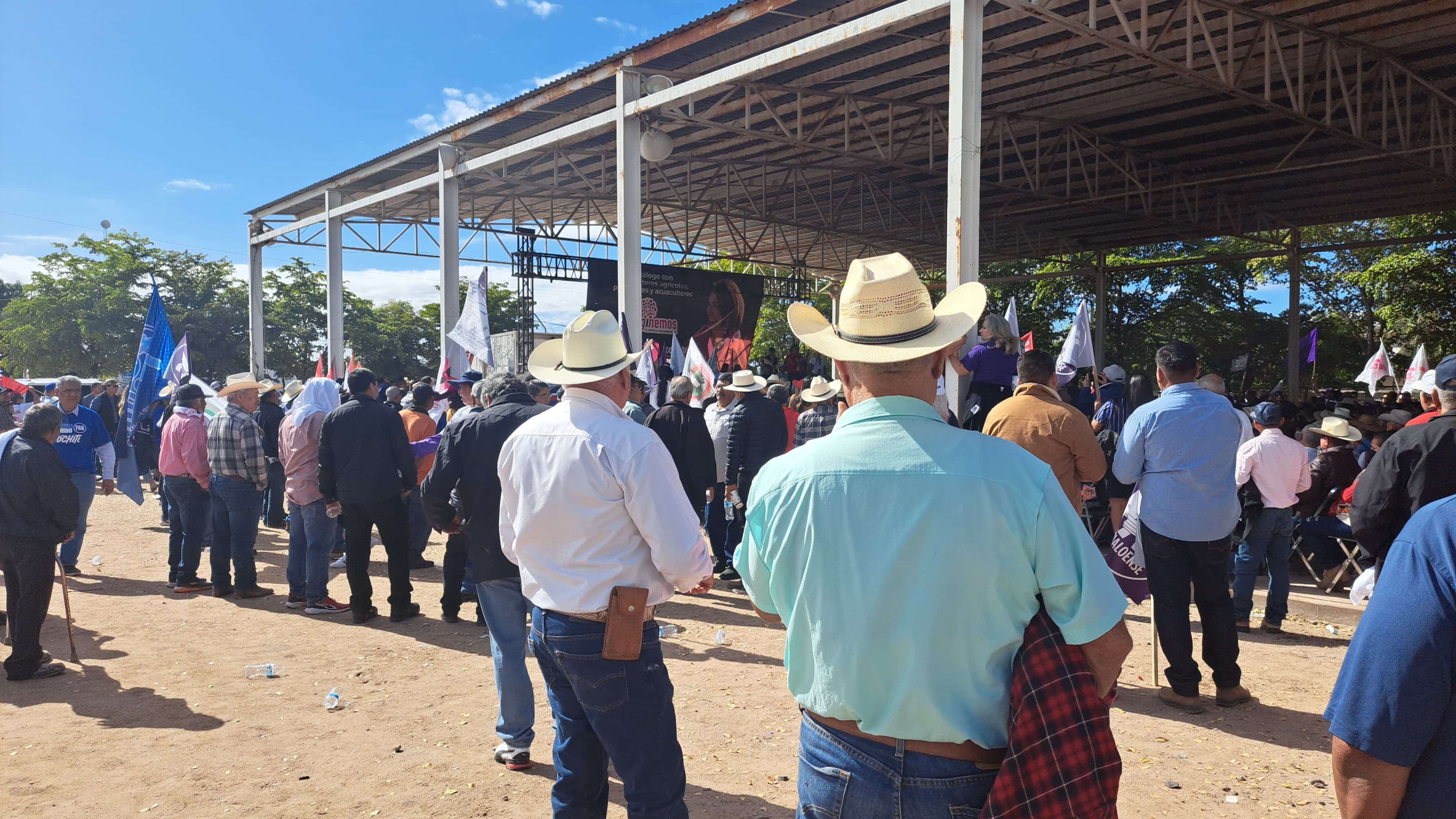 Agricultores en el Valle del Carrizo